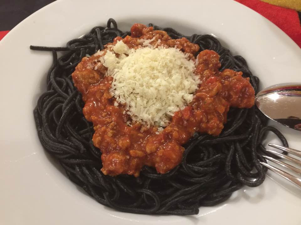 Deutschlandspaghetti Schwarze Spaghetti aus dem Pasta Maker