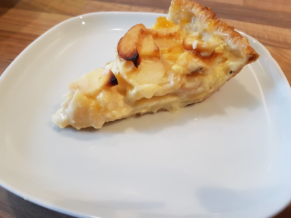 Apfel Pie mit Pudding aus der Pieform