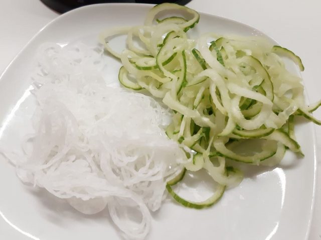 Griechischer Lowcarbsalat mit Gemüsezwiebeln1