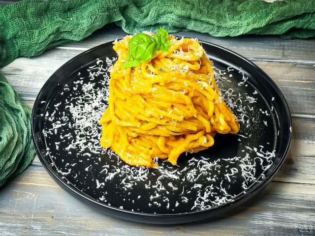 Ofengeröstete Pasta mit Kürbis